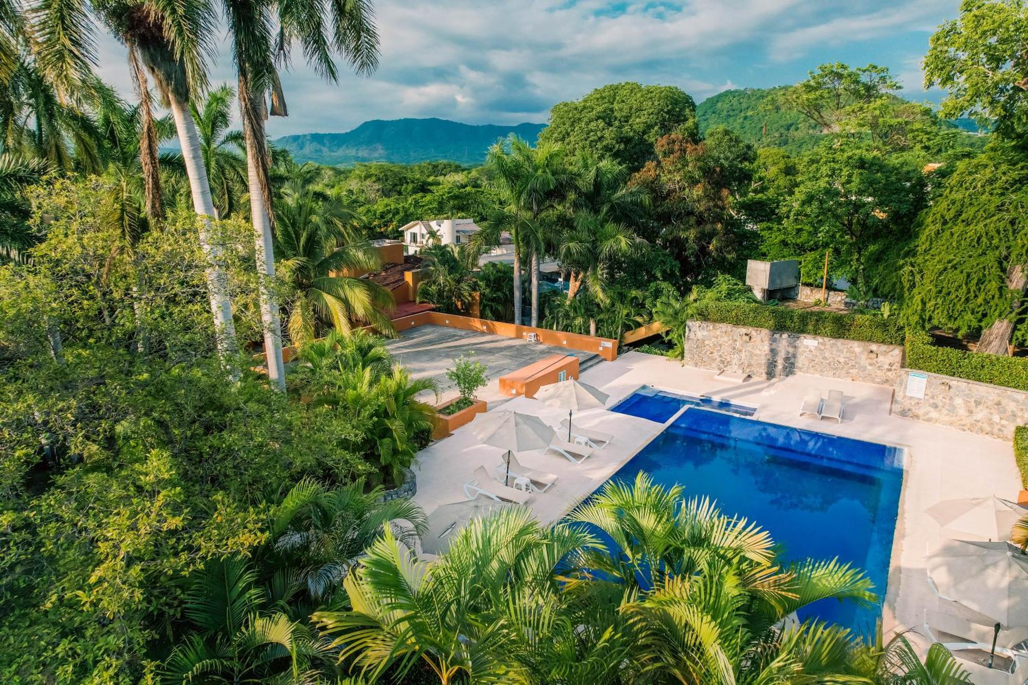 Hotel Ixzi Plus Ixtapa  Exterior photo